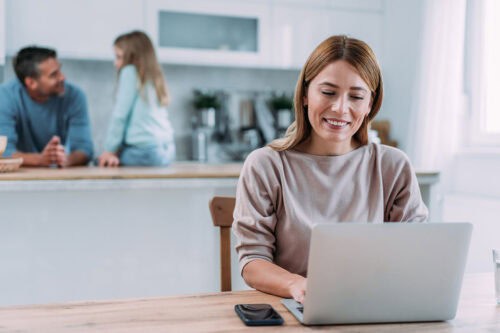 mother looks for flexible part time jobs for moms
